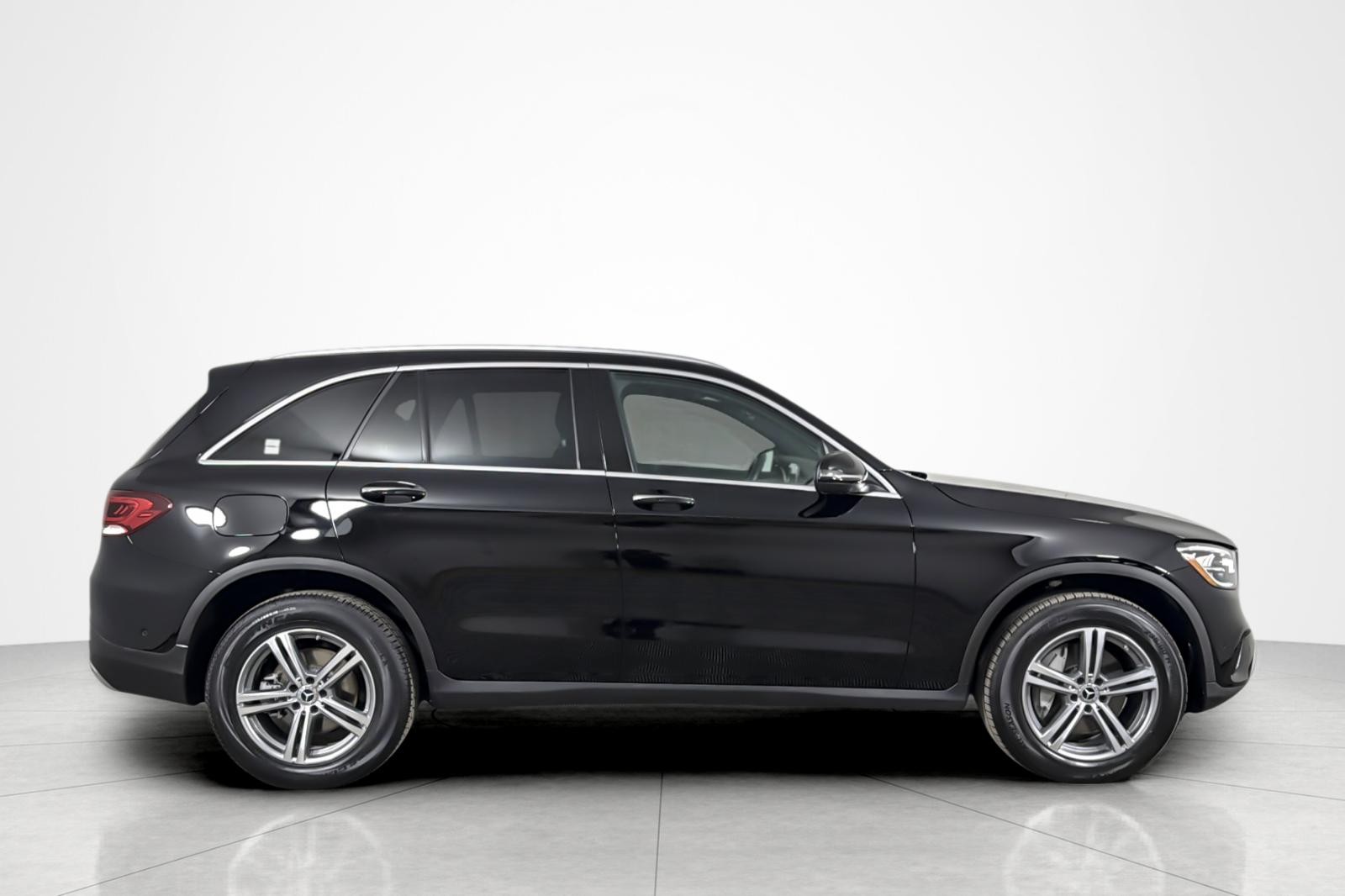 Used 2022 Black Mercedes-Benz GLC 300 SUV image 6