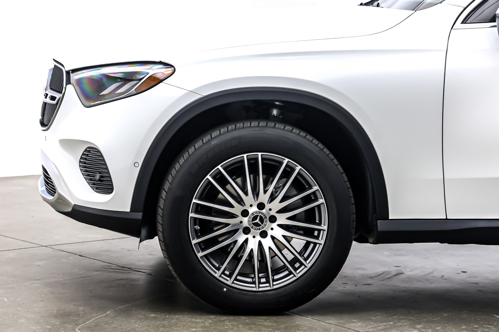 New 2026 Polar White Mercedes-Benz GLC 300 image 10
