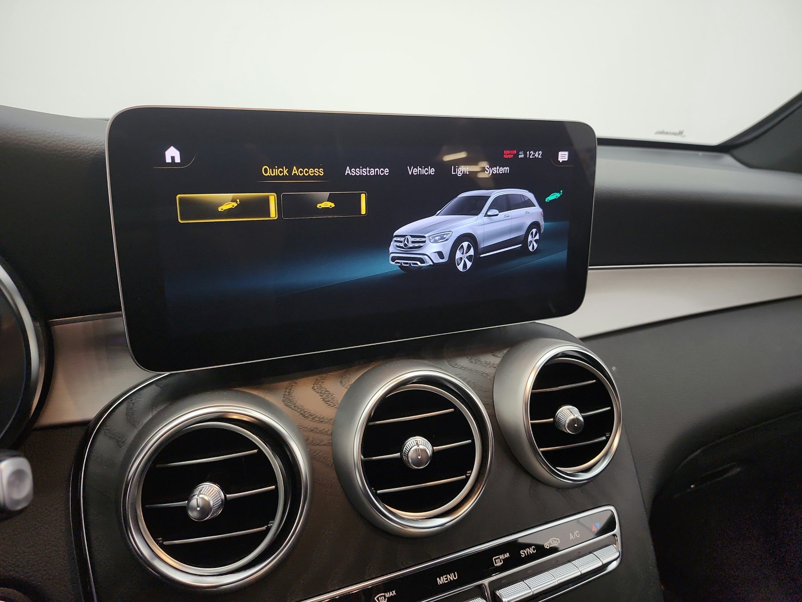 Certified Used 2022 Polar White Mercedes-Benz GLC 300 SUV image 9