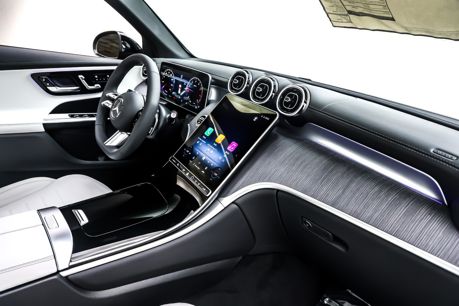 New 2026 Verde Silver Metallic Mercedes-Benz GLC 300 image 5