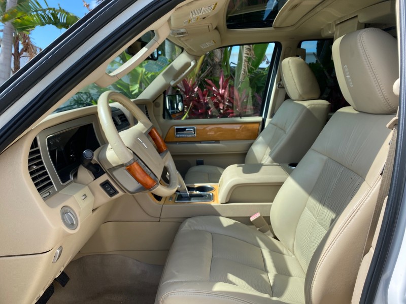 2010 Lincoln Navigator 4WD SUNROOF LOW MILES 31,209 in , 