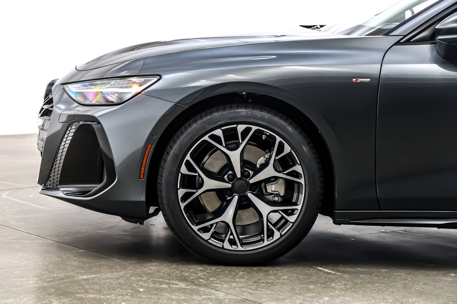 New 2026 Daytona Gray Pearl Effect Audi Premium Plus quattro image 10