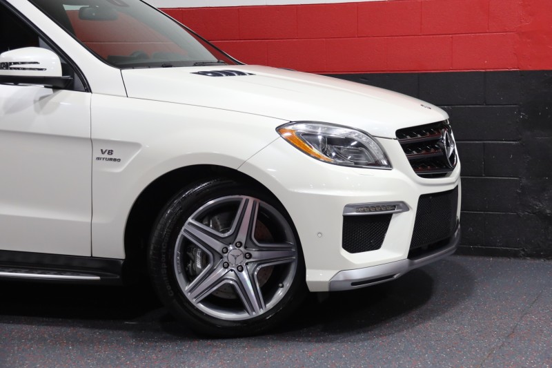 2013 Mercedes-Benz ML63 AMG 4-Matic 4dr Suv in , 