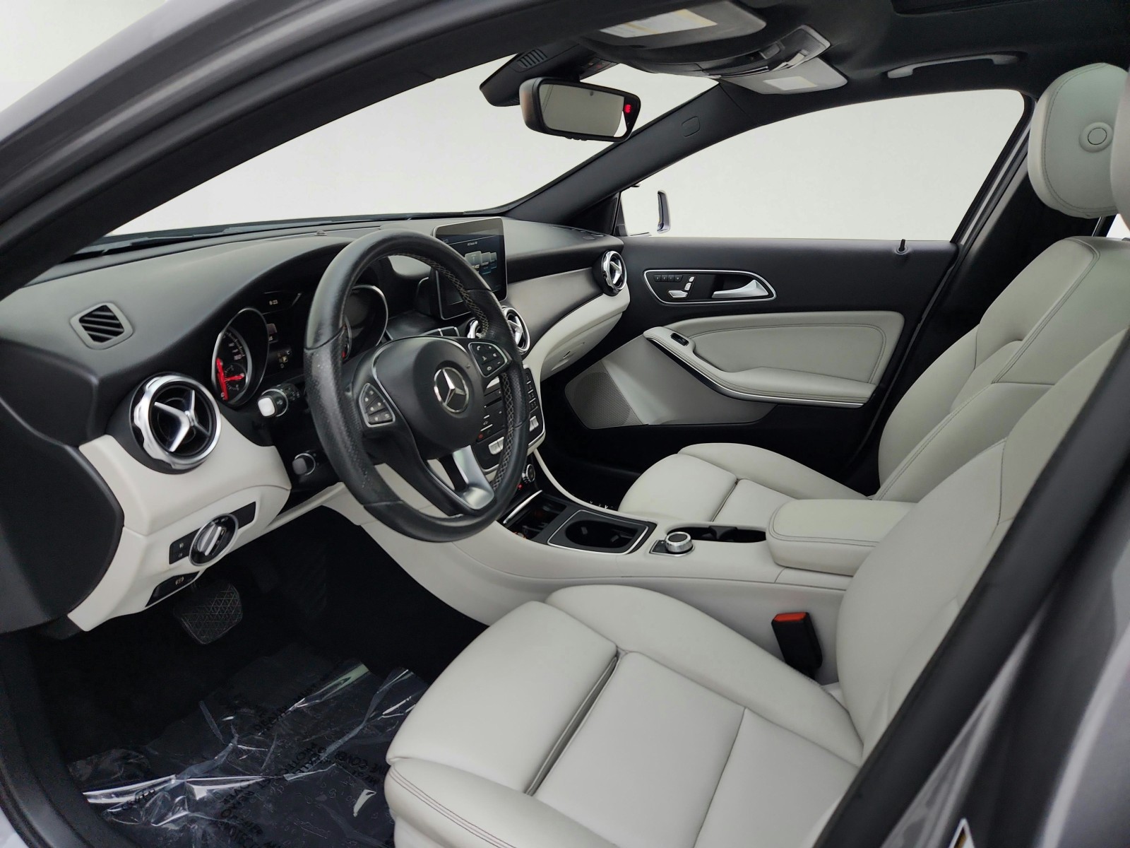 Used 2018 Mountain Grey Metallic Mercedes-Benz GLA 250 image 16