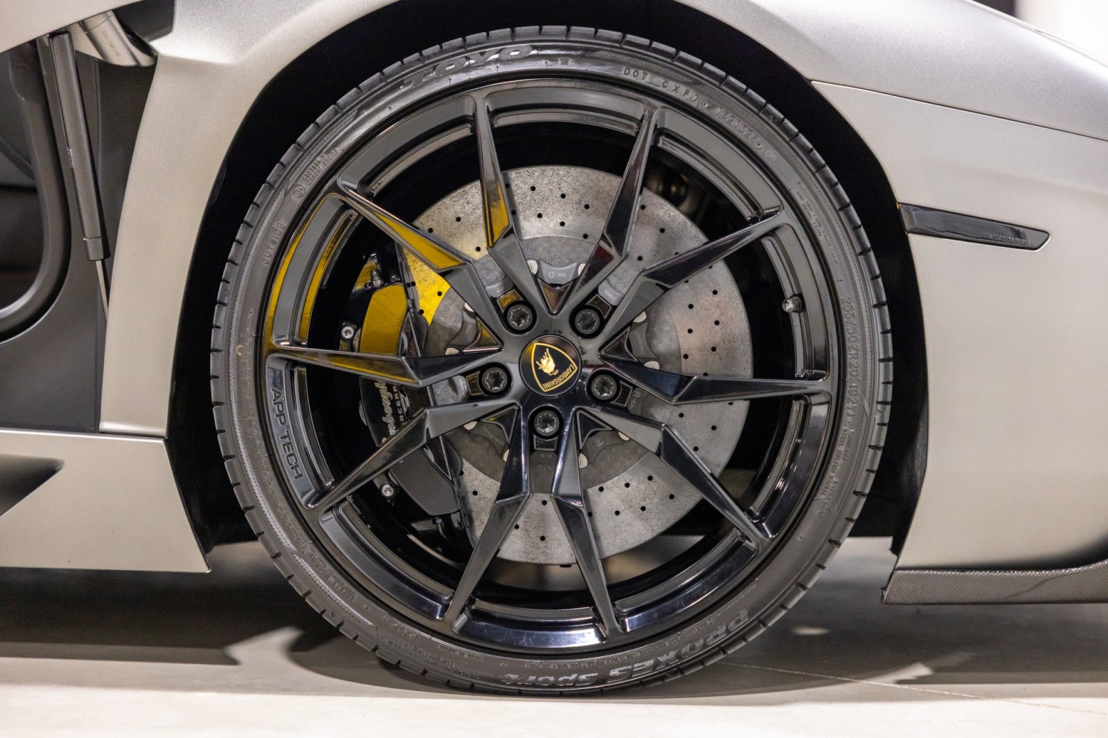 2015 Lamborghini Aventador Roadster LP 700-4 photo 43