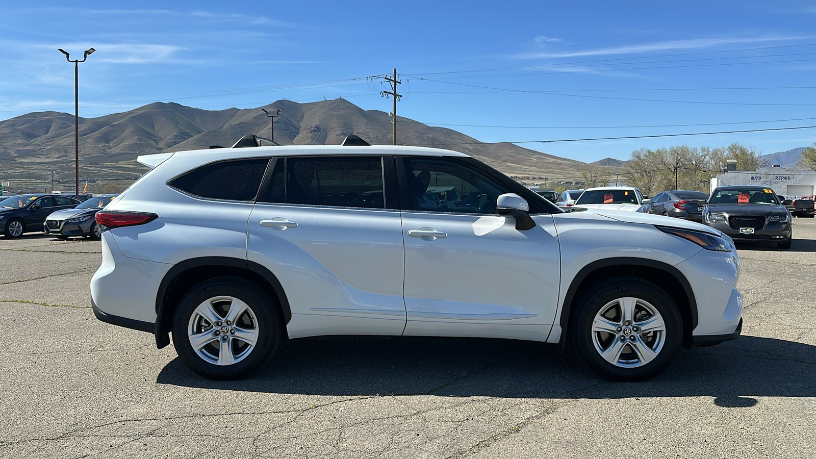 2023 Toyota Highlander LE 2