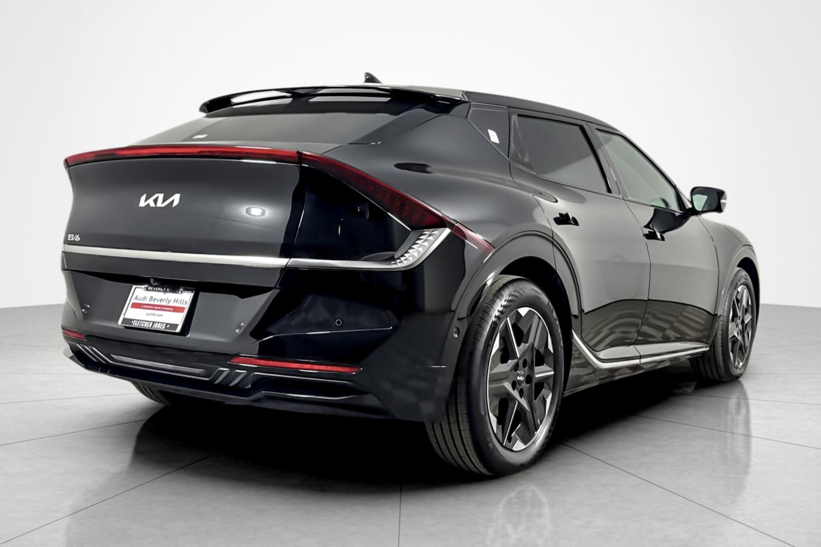 Used 2025 Ebony Black Kia Light Long Range AWD image 5