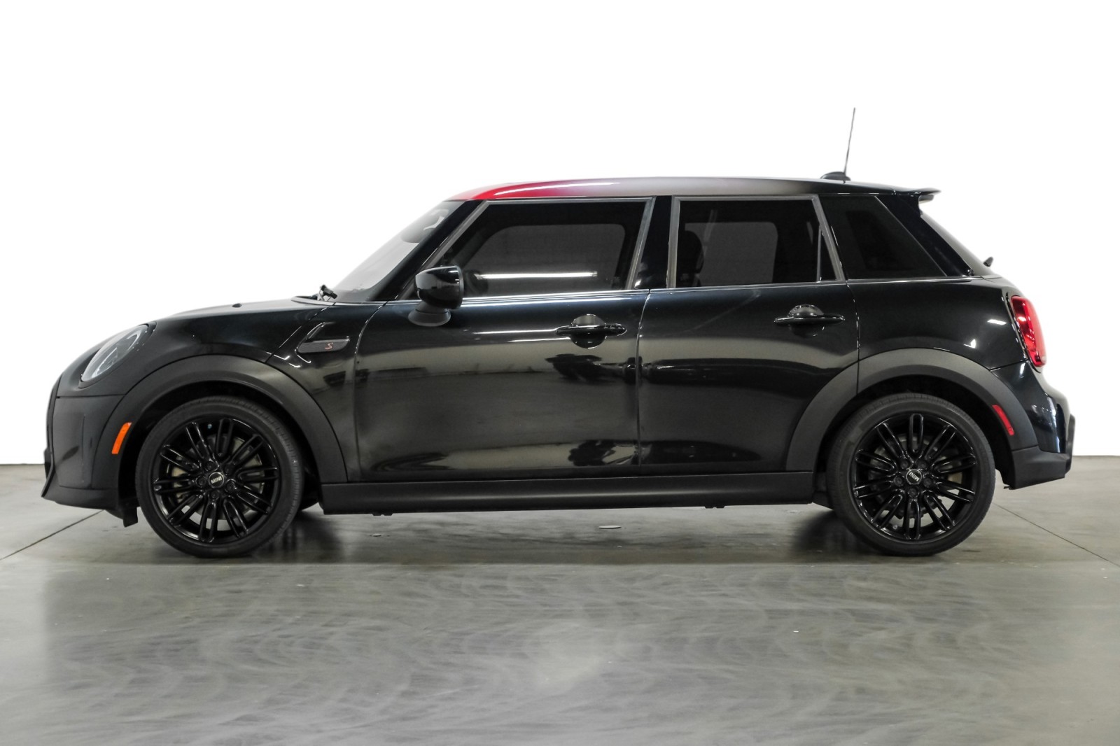 2024 MINI Hardtop 4 Door Cooper S SignatureTrim PanoRoof HtdSeats DynamicDigitalCluster 9