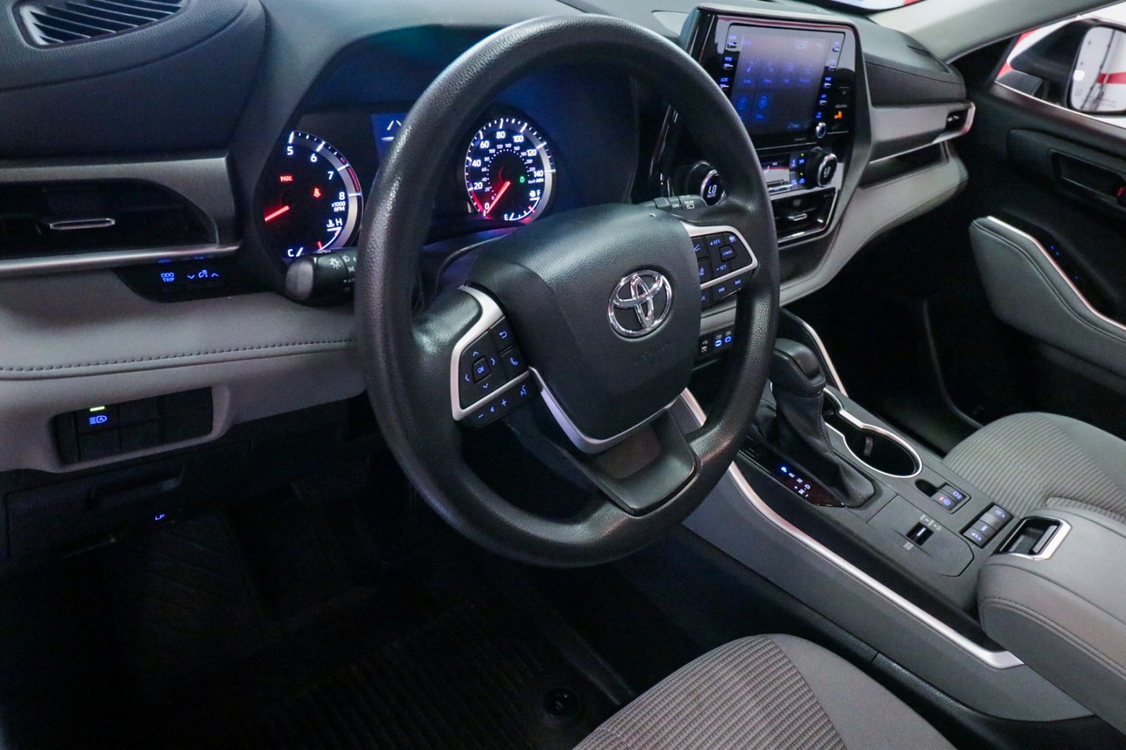 Used Car 2022 Toyota Highlander  L For Sale Under $30,000 In Austin, Texas