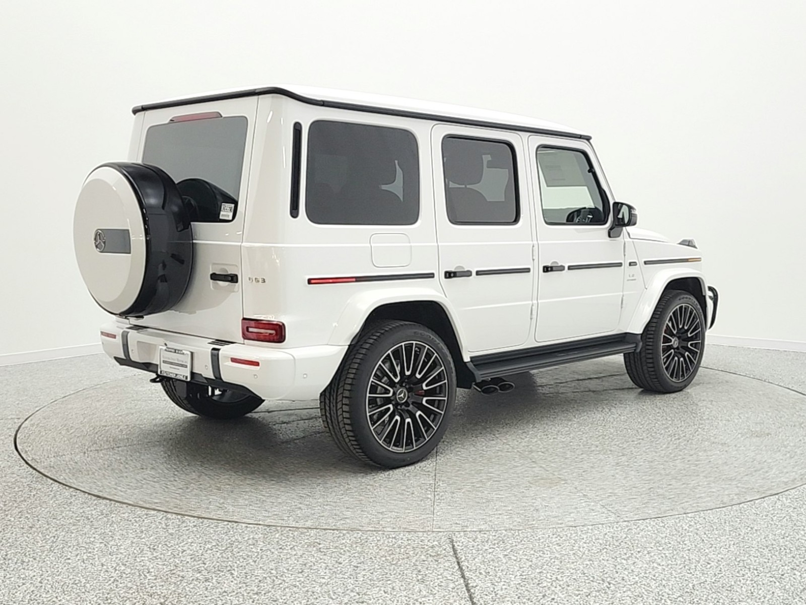 New 2026 MANUFAKTUR Moonlight White Metallic Mercedes-Benz AMG® G 63 image 5