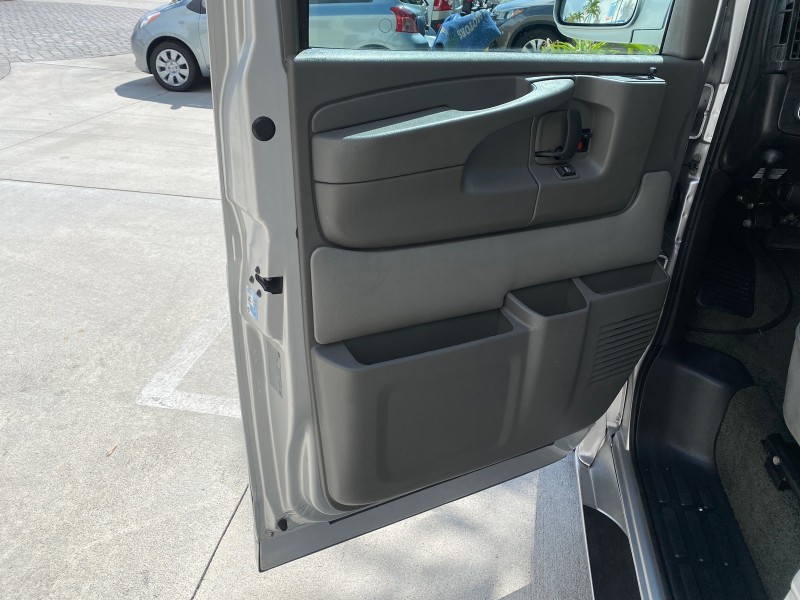 2013 GMC SAVANA HI TOP CONVERSION HANDICAP LIFT LOW MILES 24,857 in , 