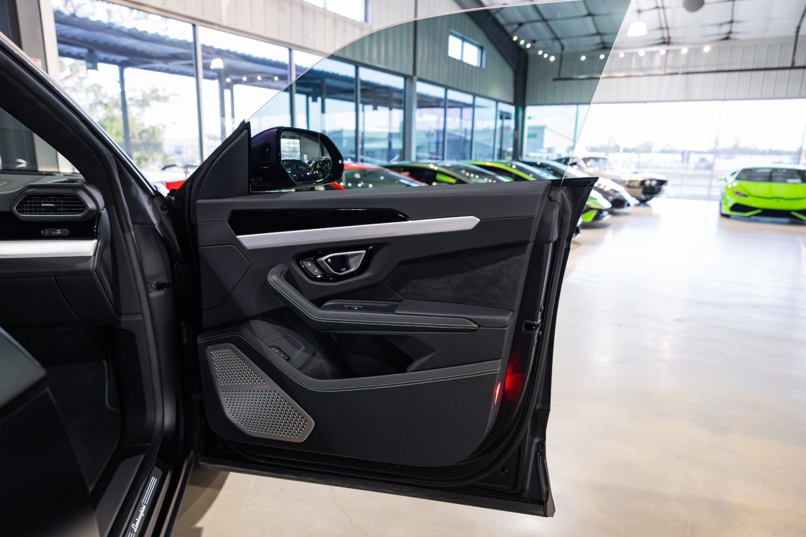 Used Car 2023 Lamborghini Urus  S For Sale Under $250,000 In Boerne, Texas