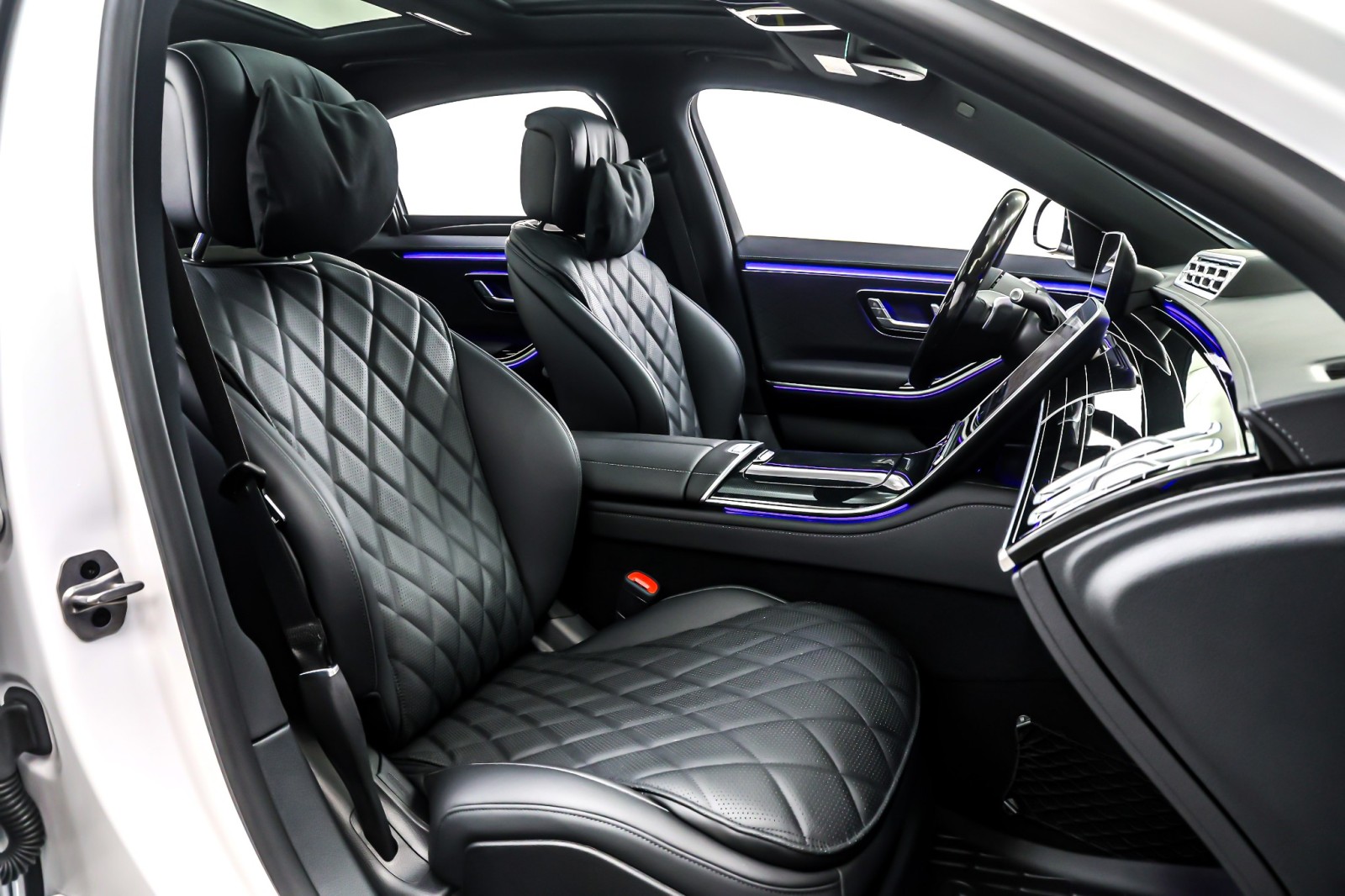 New 2025 MANUFAKTUR Moonlight White Magno Mercedes-Benz S 580 image 7