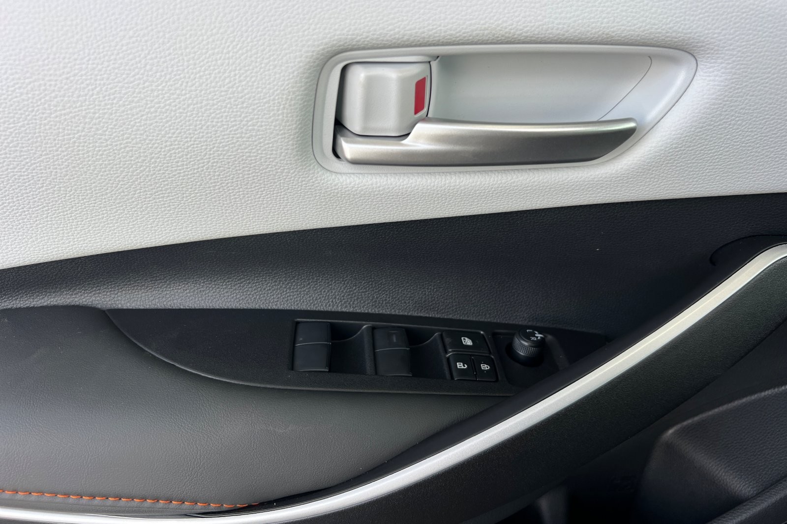 2025 Toyota Corolla SE photo 8
