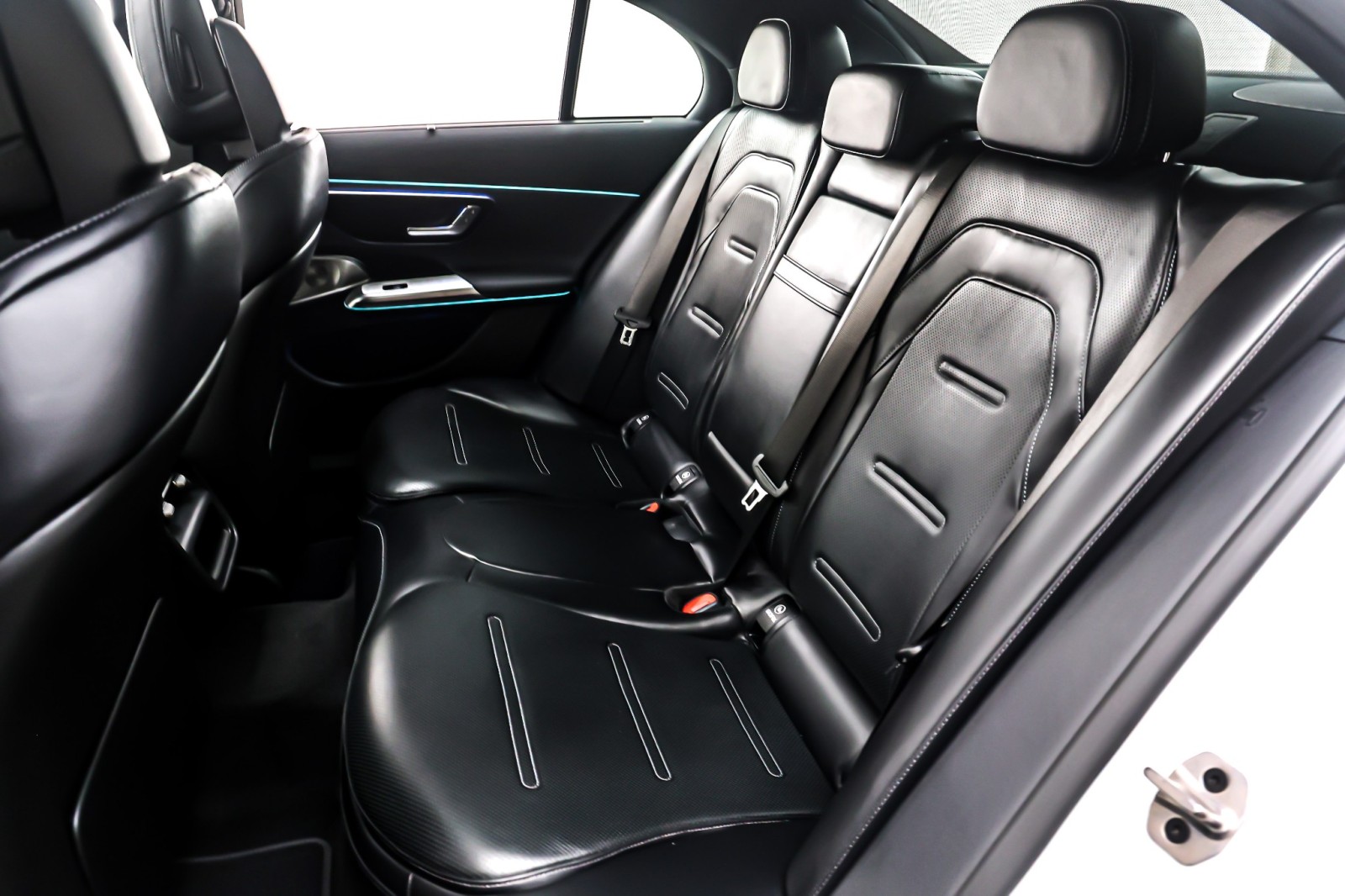 New 2026 MANUFAKTUR Moonlight White Magno Mercedes-Benz AMG® E 53 E image 8