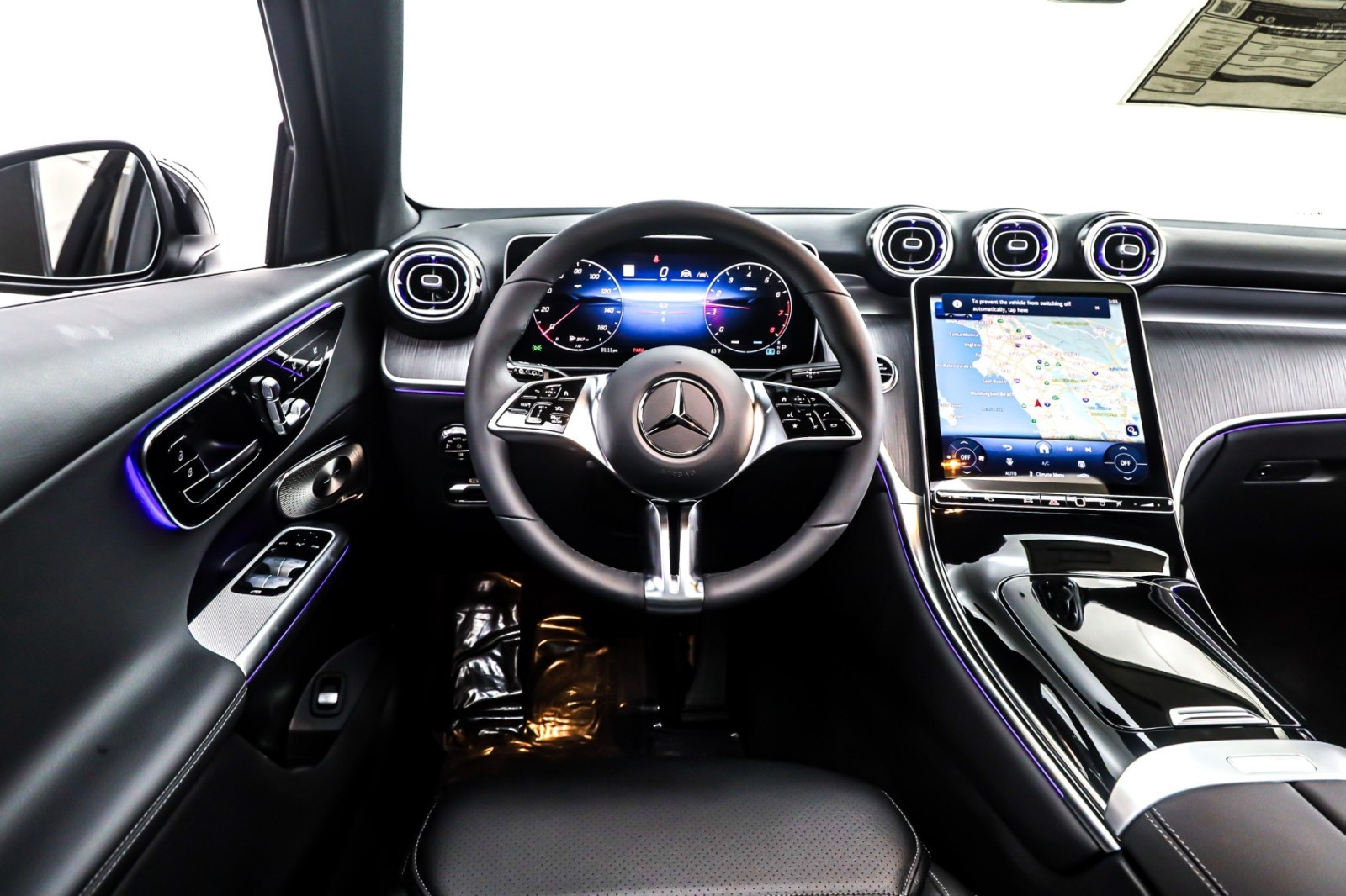 New 2026 Black Mercedes-Benz GLC 300 image 4