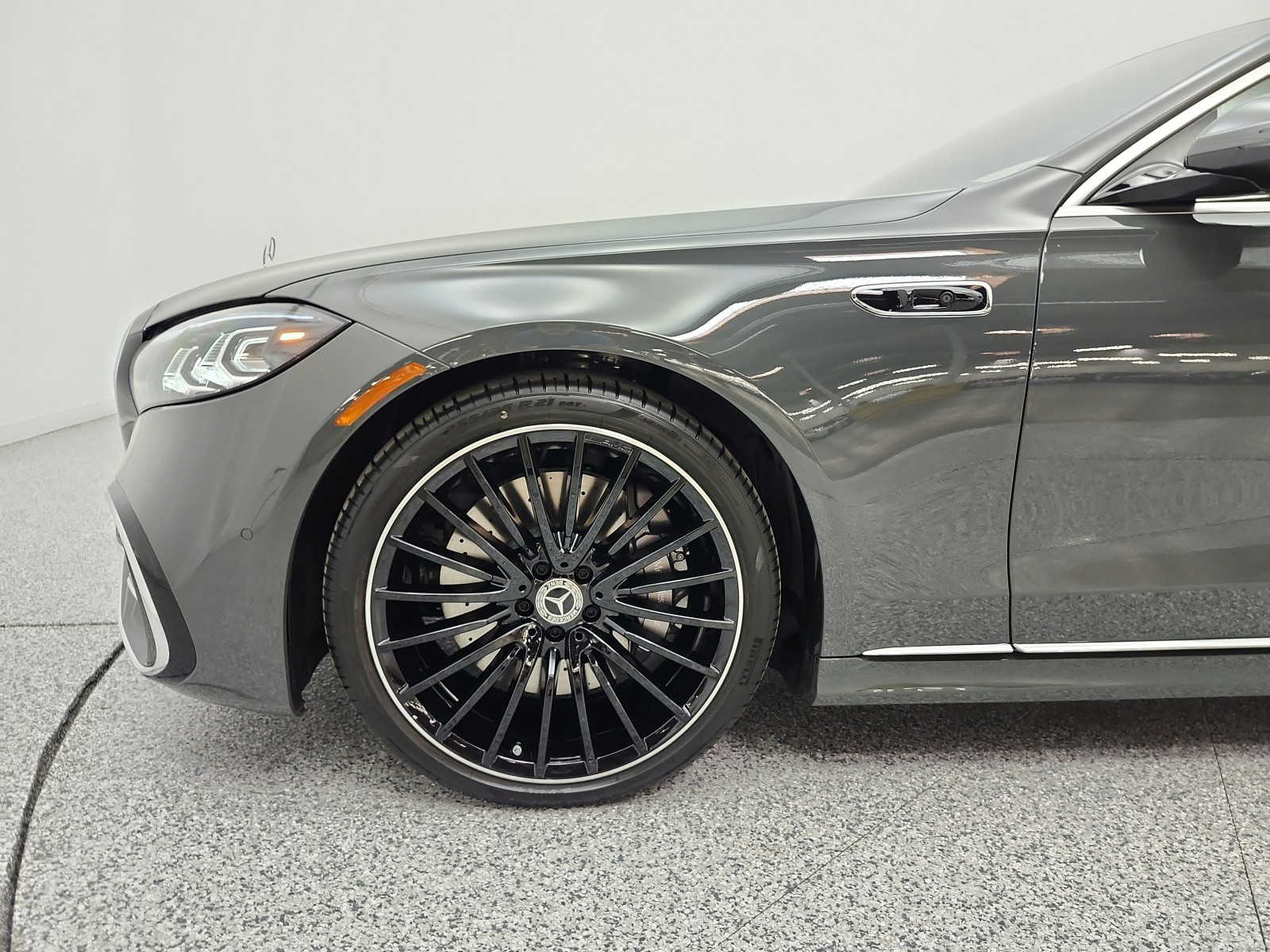 New 2027 MANUFAKTUR Silicon Grey Mercedes-Benz S 580 4MATIC® Sedan image 15