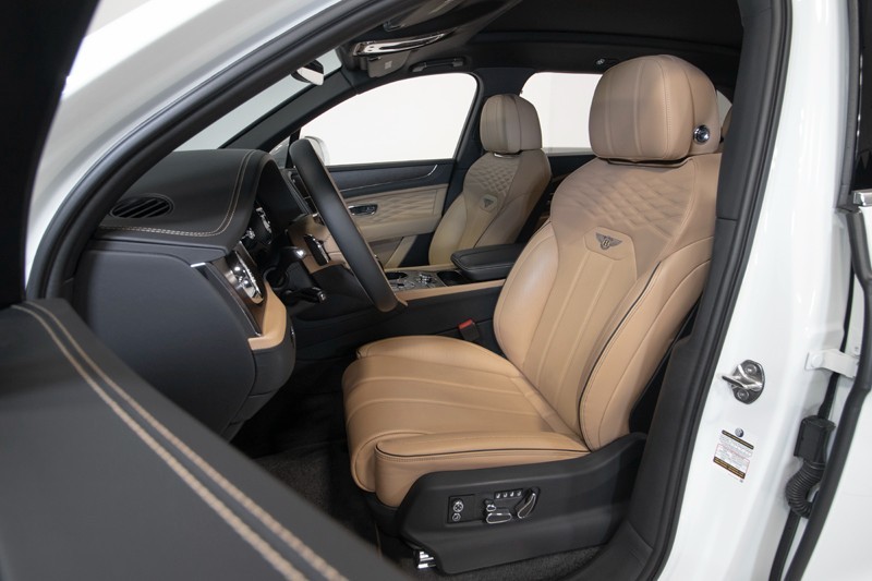 2024 Bentley Bentayga EWB Bentayga EWB Azure ($281,000 MSRP) *1-OWNER* in , 