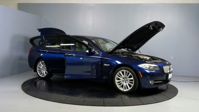 2011 BMW 5 Series 550i 16