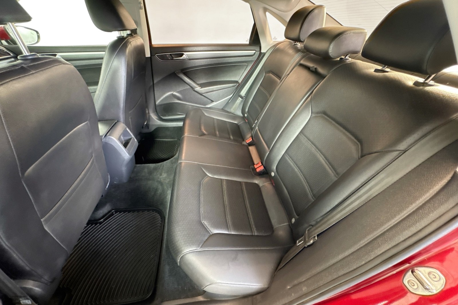 Used 2017 Fortana Red Volkswagen R-Line w/Comfort Pkg image 22