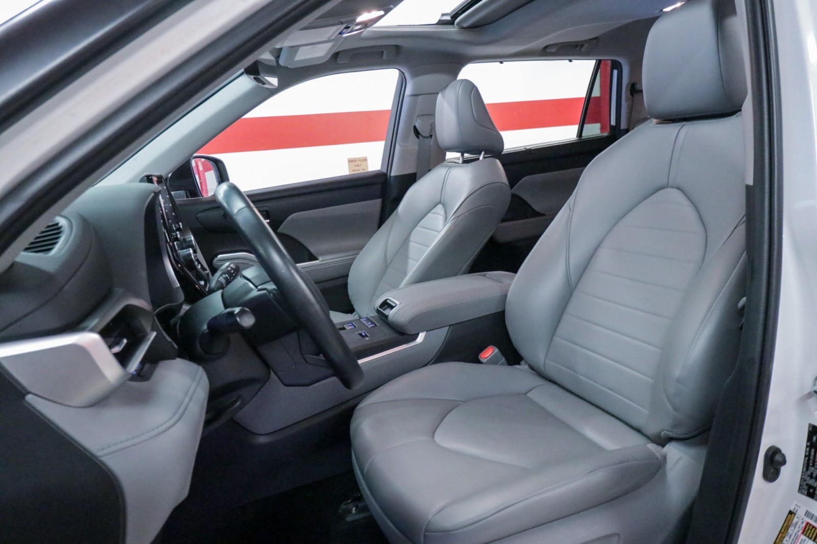 Used Car 2022 Toyota Highlander  Xle For Sale Under $35,000 In Austin, Texas