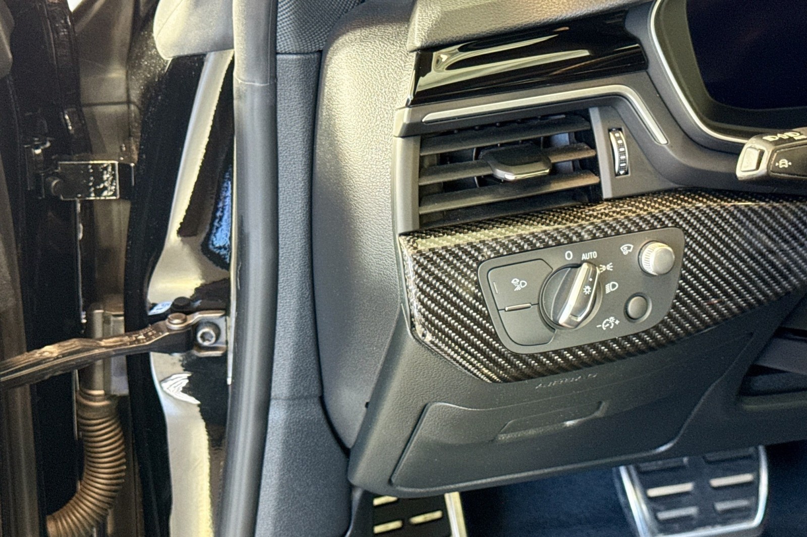 Used 2022 Mythos Black Metallic Audi  image 10