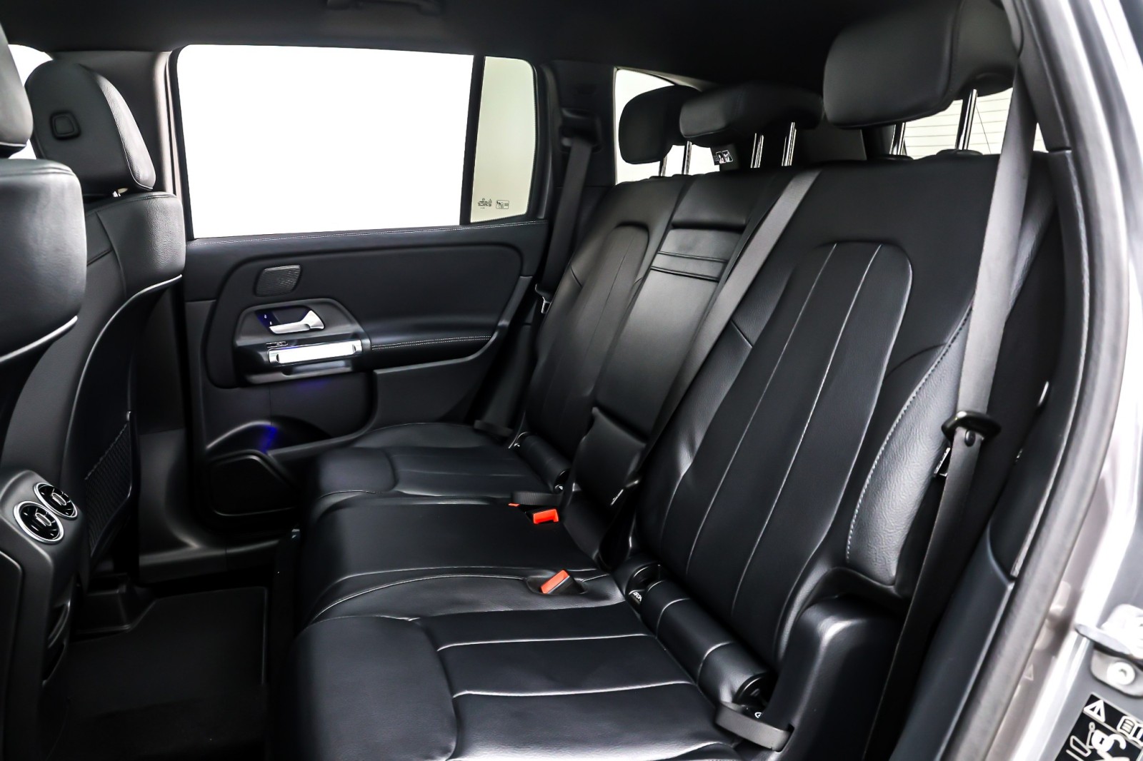 New 2026 Mountain Grey Metallic Mercedes-Benz GLB 250 image 8