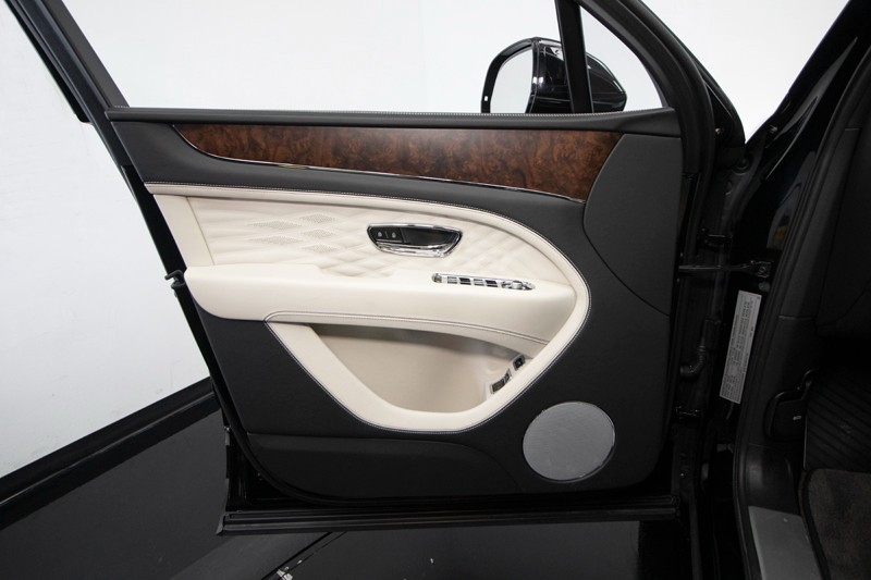 2023 Bentley Bentayga EWB Azure ($273,340 MSRP!) *1-OWNER* in , 