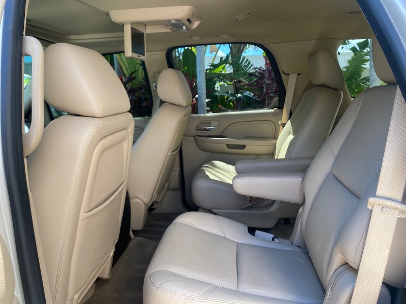2013 Cadillac Escalade Luxury 1 OWNER LOW MILES 70,251 in ,