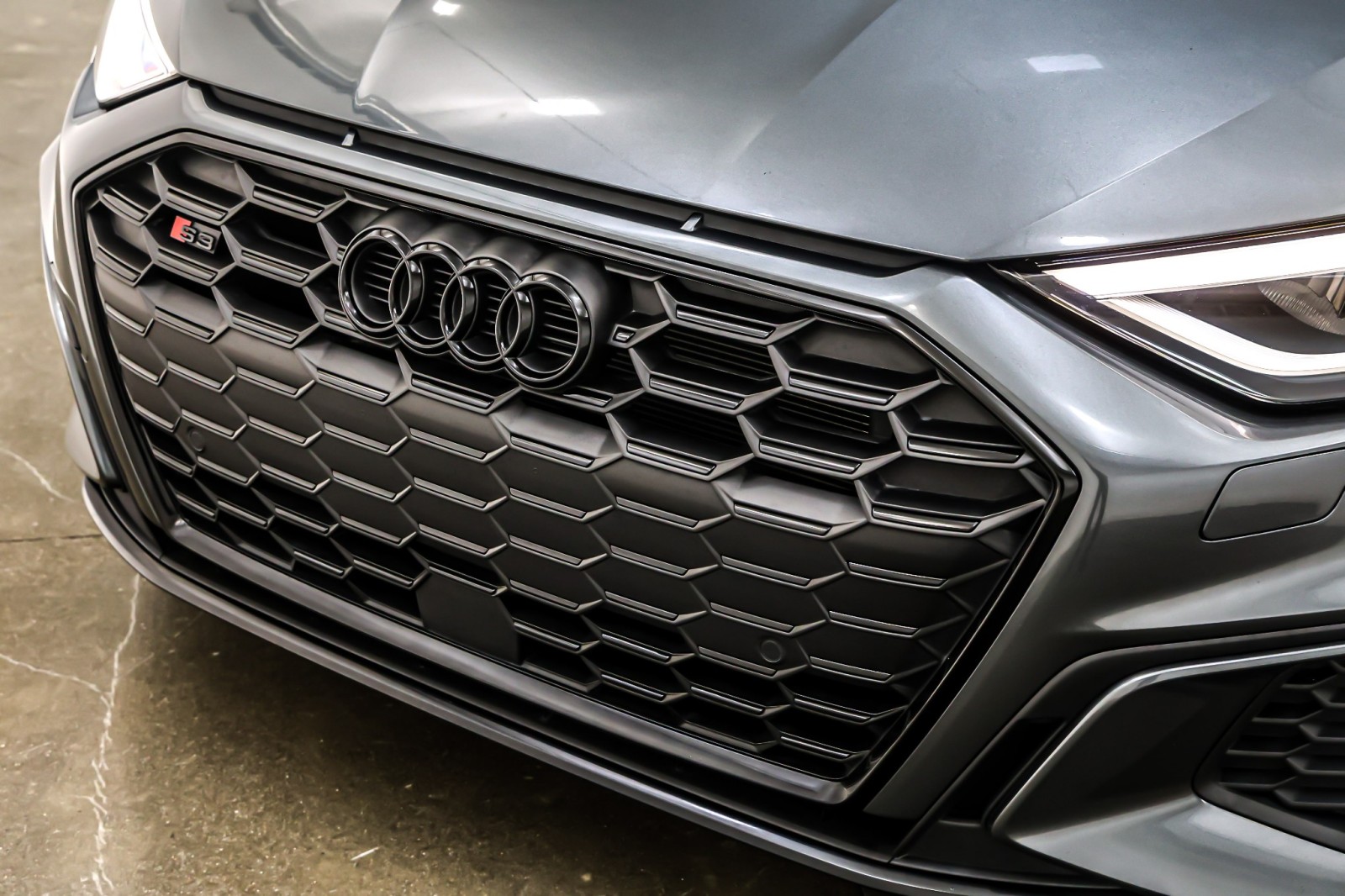 Used 2024 Daytona Gray Pearl Effect Audi Premium Plus 2.0 TFSI quattro image 14