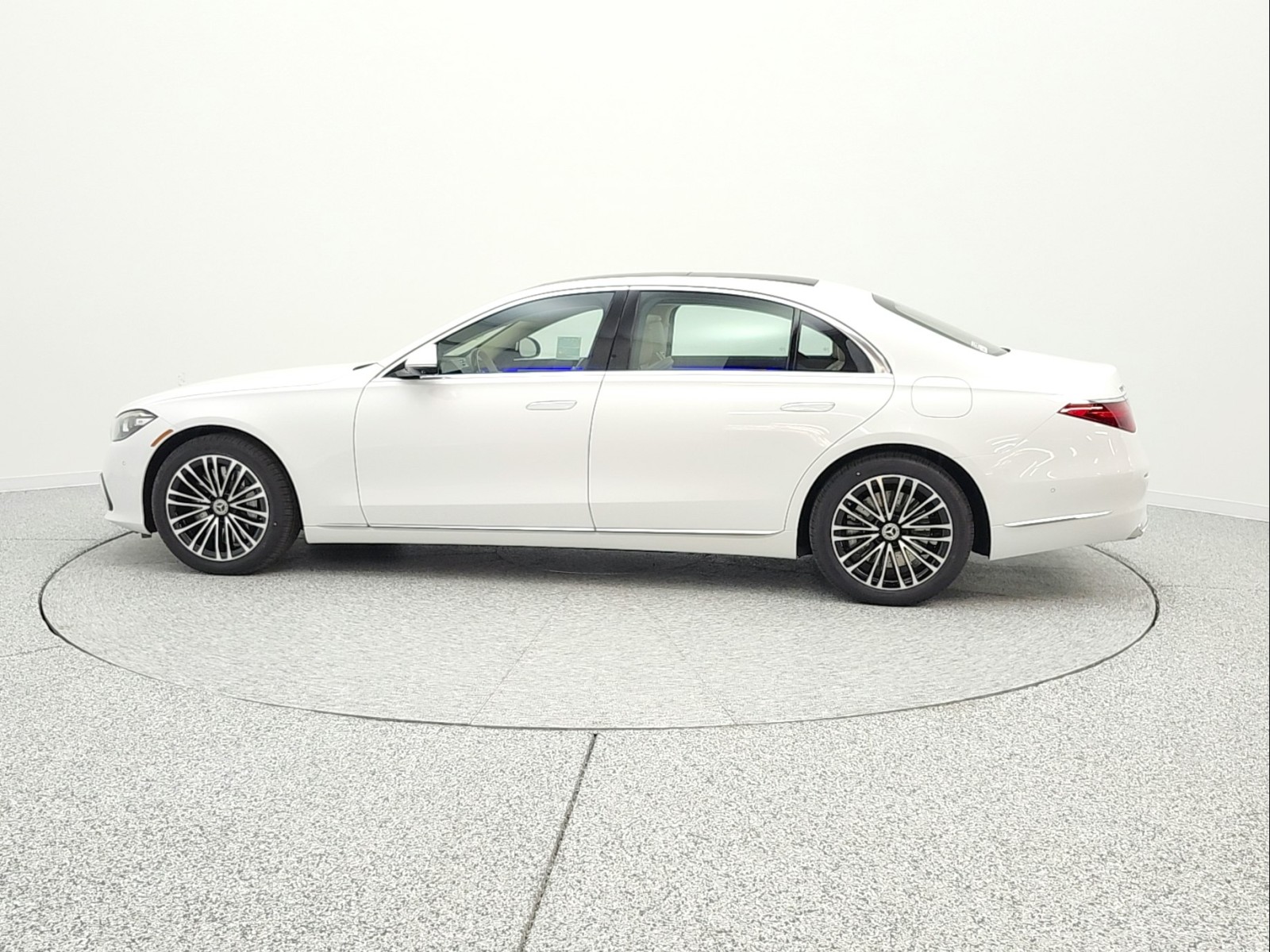 New 2026 MANUFAKTUR Moonlight White Metallic Mercedes-Benz S 580e 4MATIC® Sedan image 8