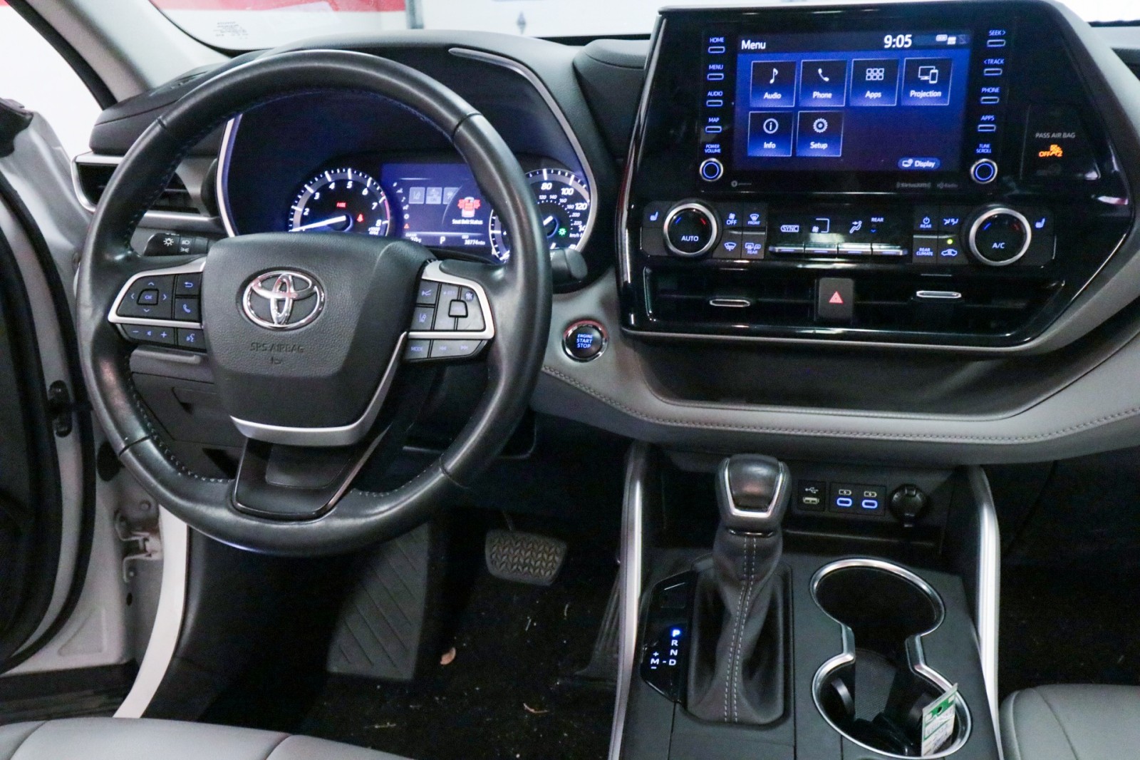 Used Car 2022 Toyota Highlander  Xle For Sale Under $35,000 In Austin, Texas