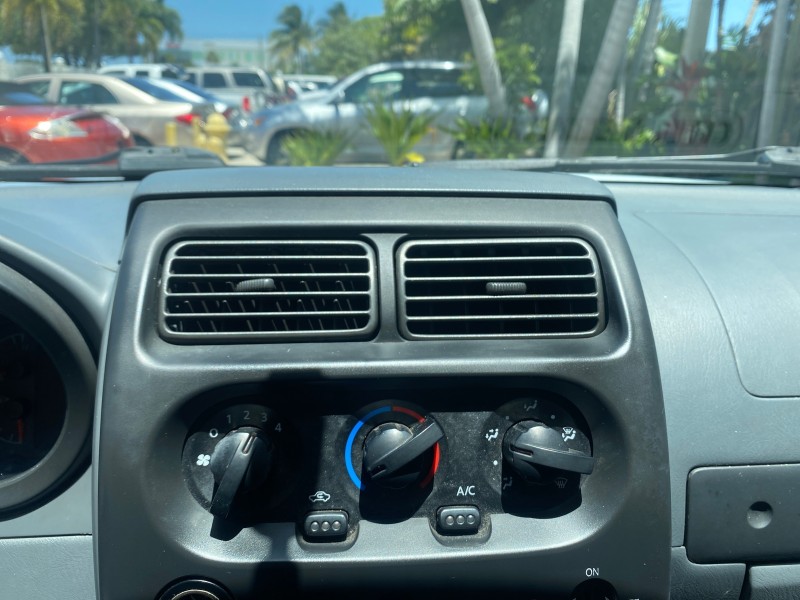 2002 Nissan Frontier 2WD XE XCAB 5 SPD AC 4 CYL in ,