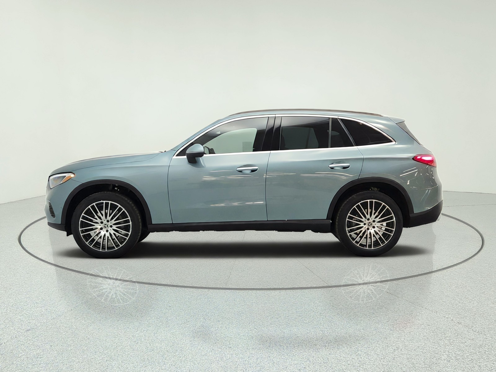 New 2027 Verde Silver Metallic Mercedes-Benz GLC 300 SUV image 8