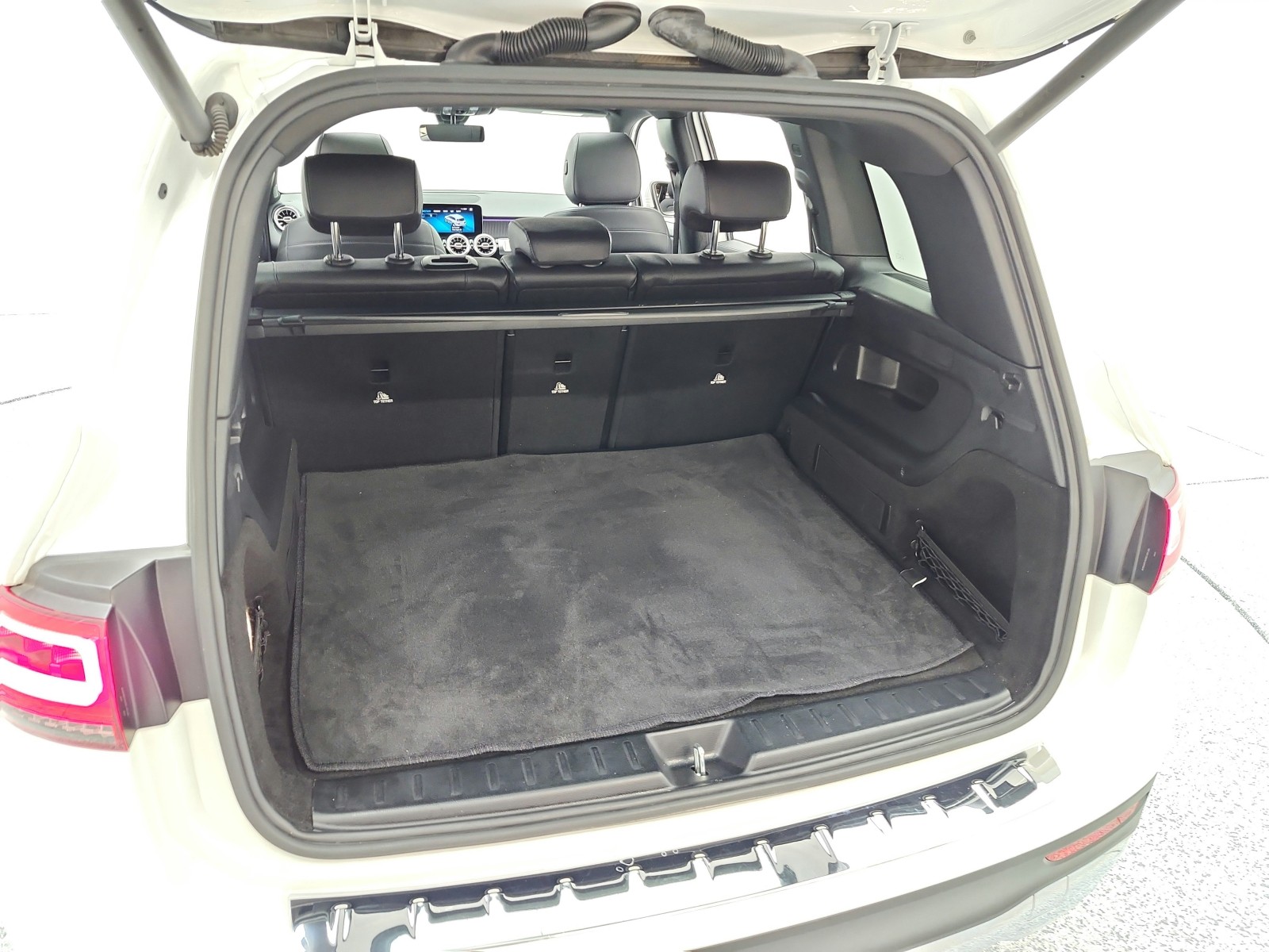 Used 2021 Polar White Mercedes-Benz GLB 250 4MATIC® SUV image 22