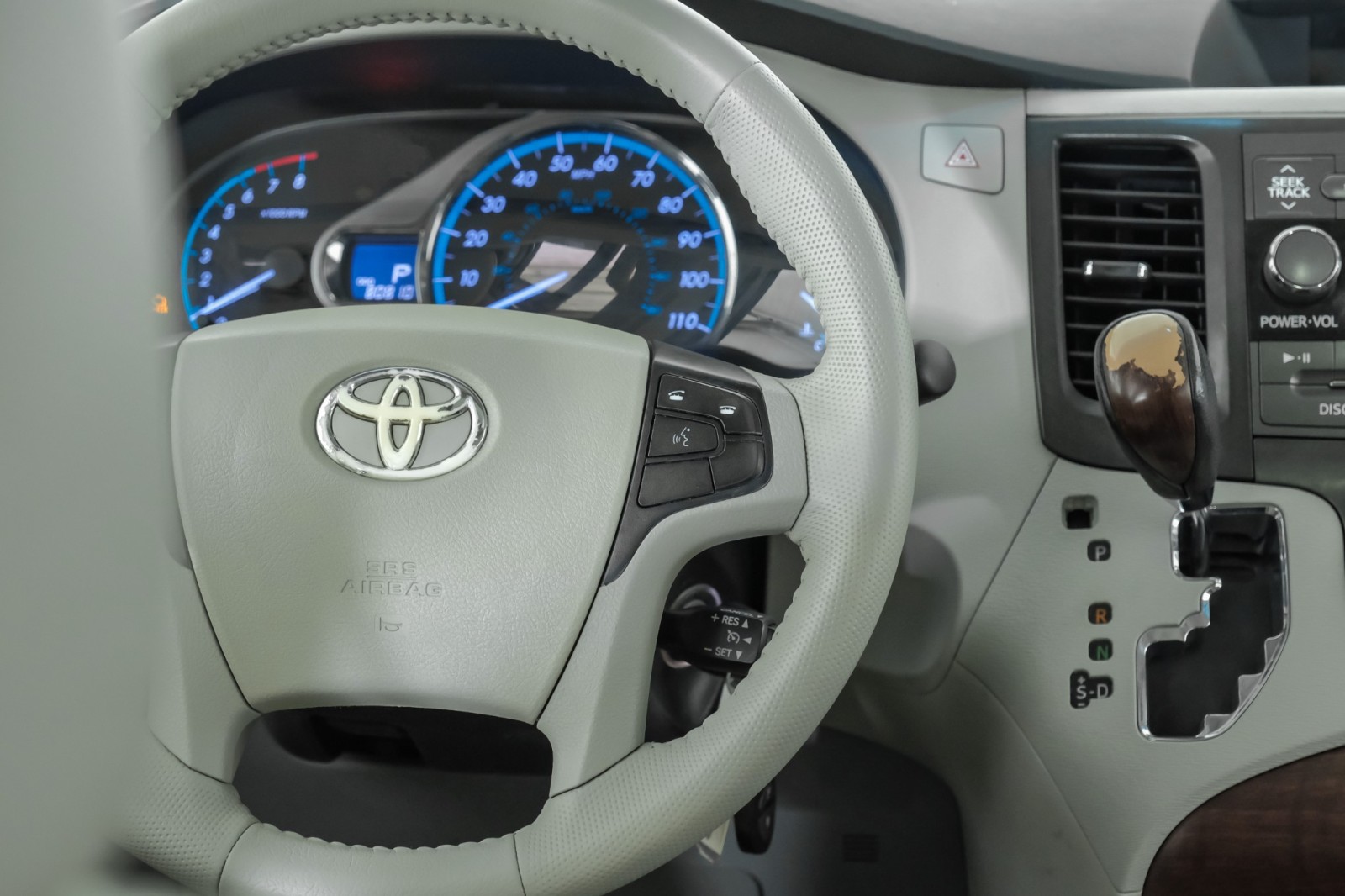 2013 Toyota Sienna XLE 8 PASSENGER SUNROOF LEATHER HEATED SEATS REAR  21