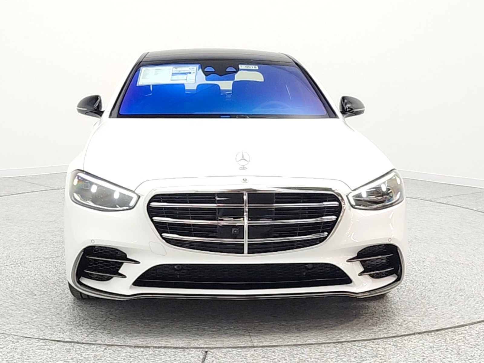 New 2026 MANUFAKTUR Moonlight White Metallic Mercedes-Benz S 580 image 2
