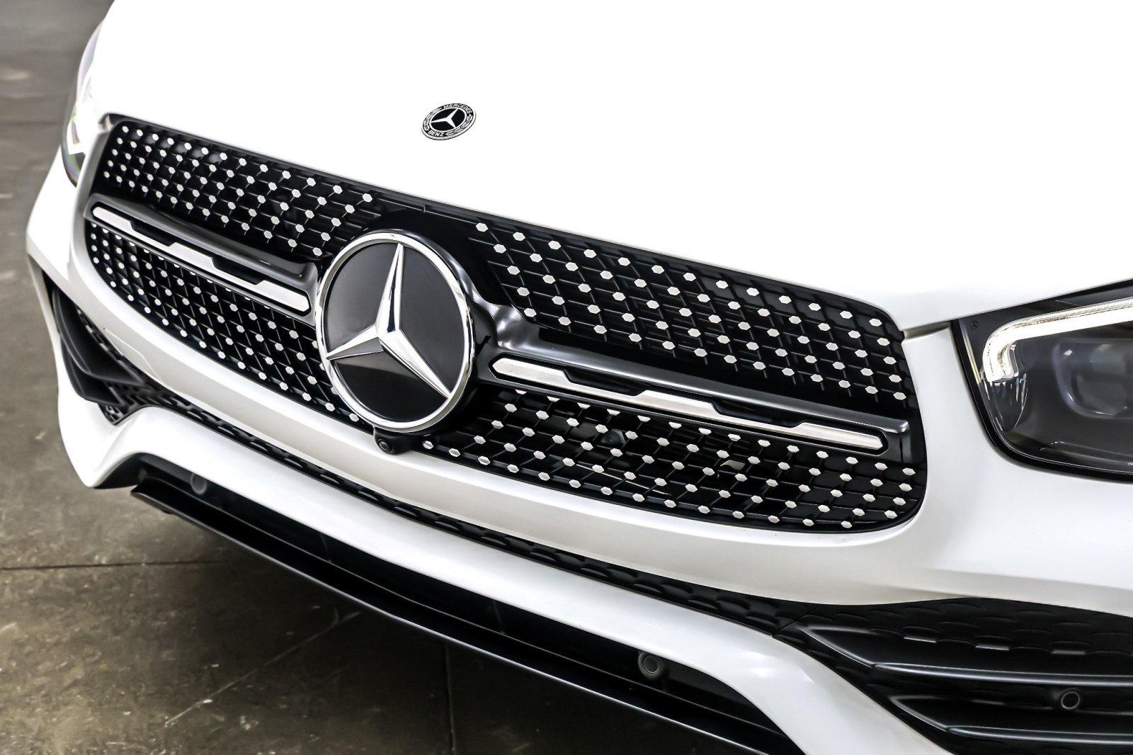 Used 2022 Polar White Mercedes-Benz GLC 300 4MATIC® Coupe image 14