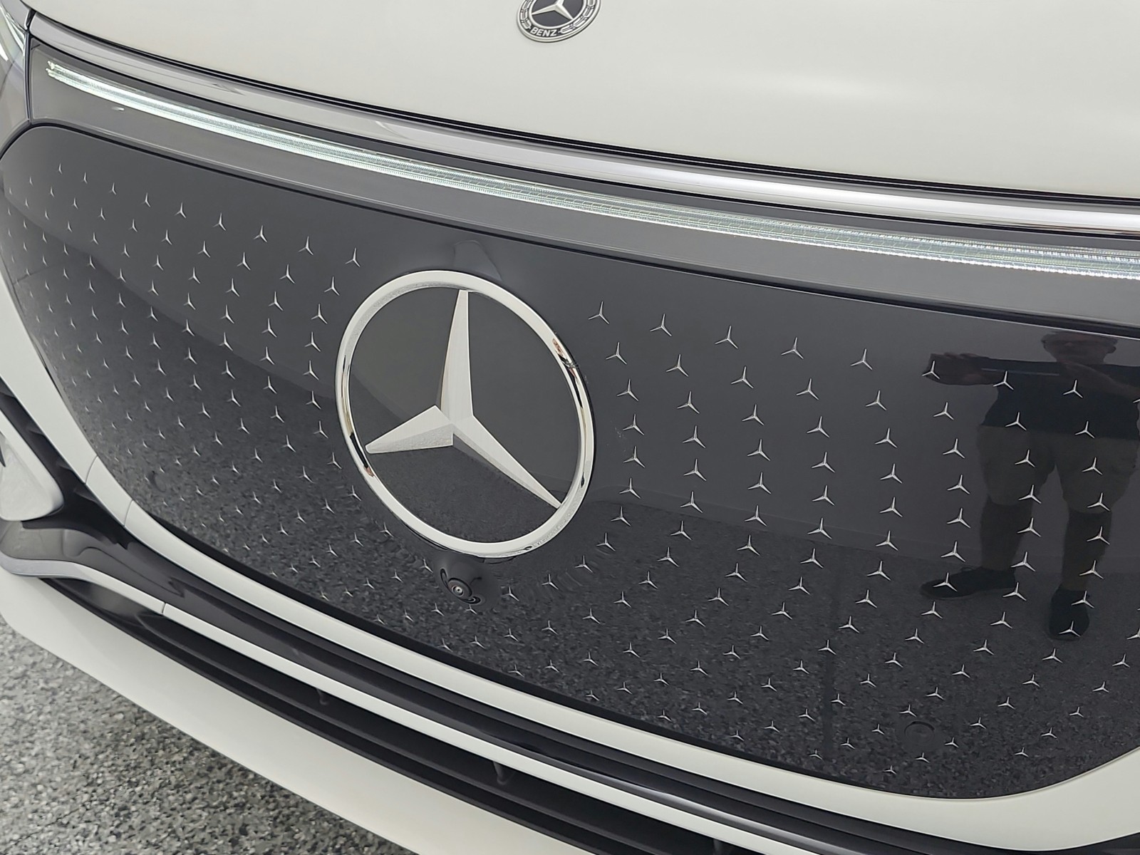 New 2026 Polar White Mercedes-Benz EQS 400 image 16