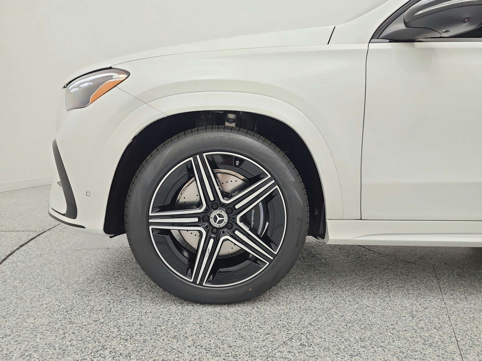 New 2026 Polar White Mercedes-Benz GLE 450 4MATIC® SUV image 14