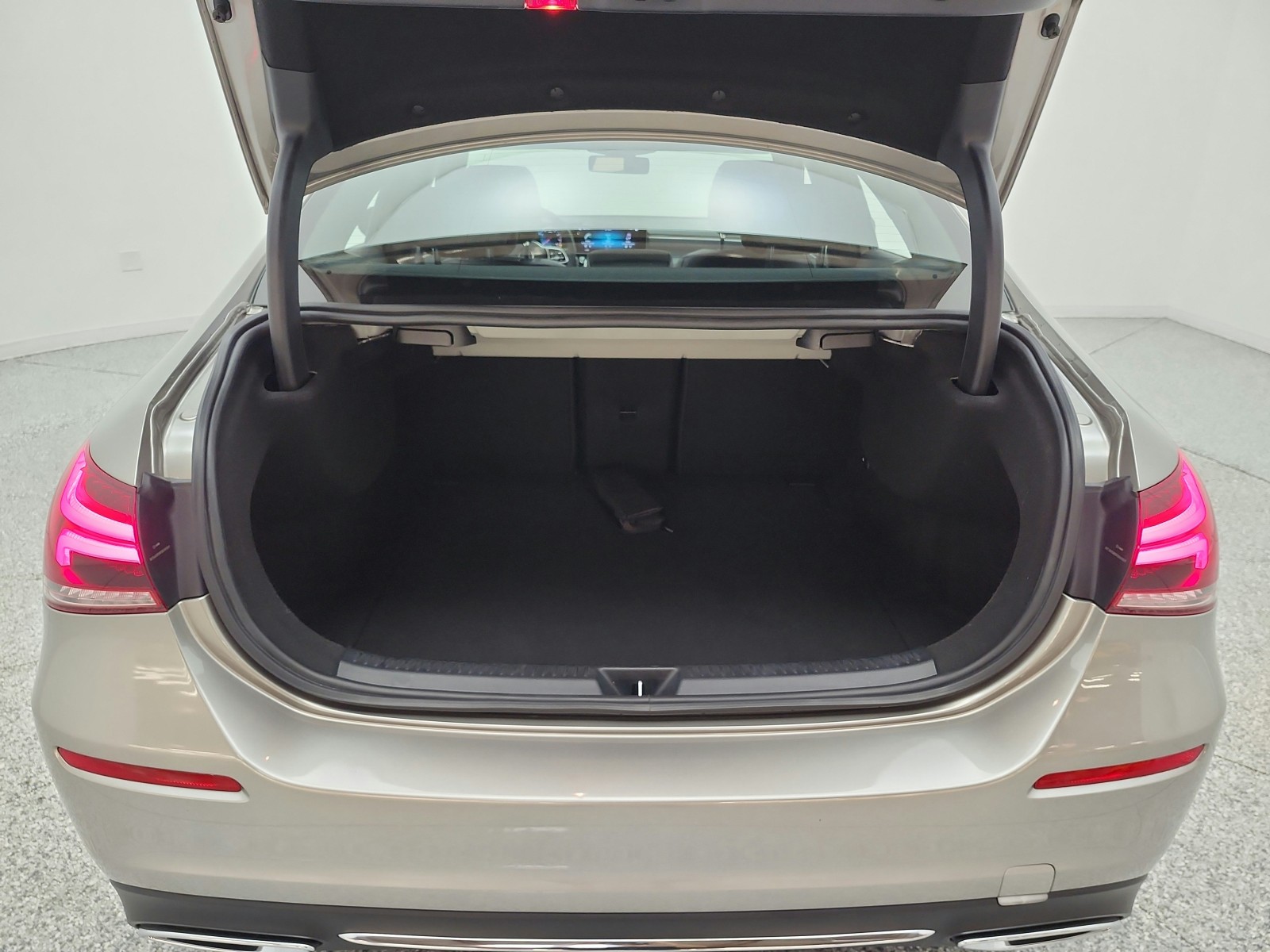 Used 2020 Mojave Silver Metallic Mercedes-Benz A 220 Sedan image 18