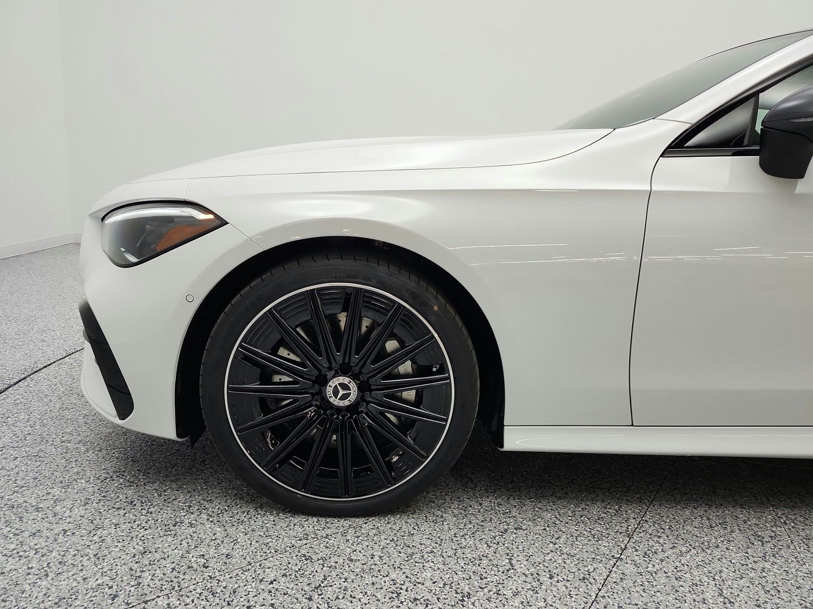 New 2026 MANUFAKTUR Moonlight White Metallic Mercedes-Benz CLE 450 4MATIC® Coupe image 15