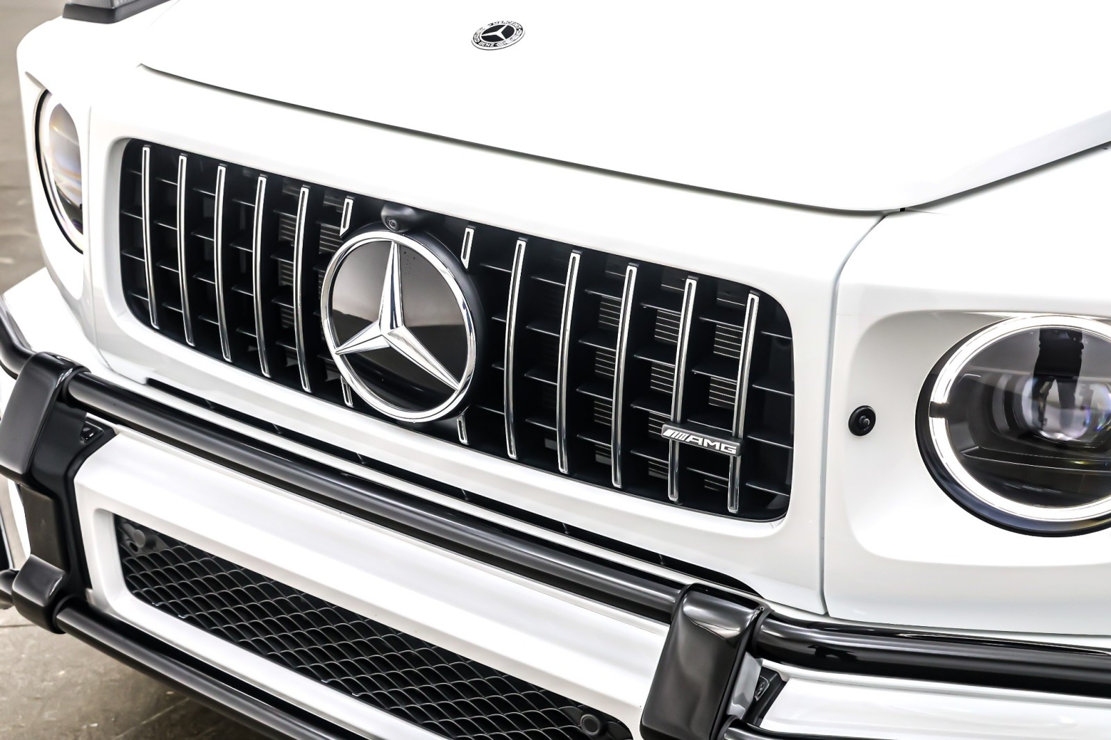 Certified Used 2024 MANUFAKTUR Moonlight White Metal Mercedes-Benz AMG® G 63 4MATIC SUV image 15