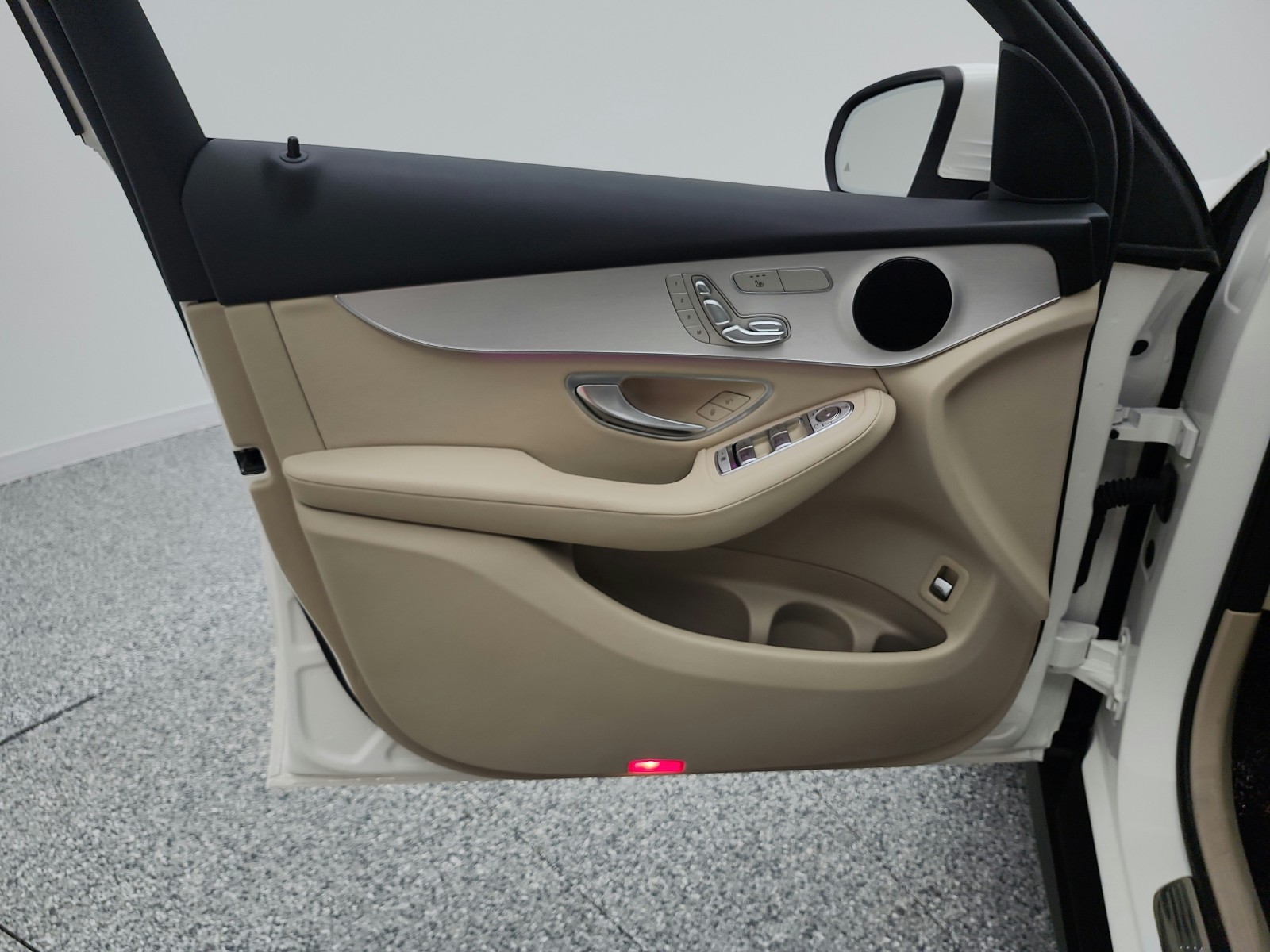 Used 2022 Polar White Mercedes-Benz GLC 300 SUV image 14