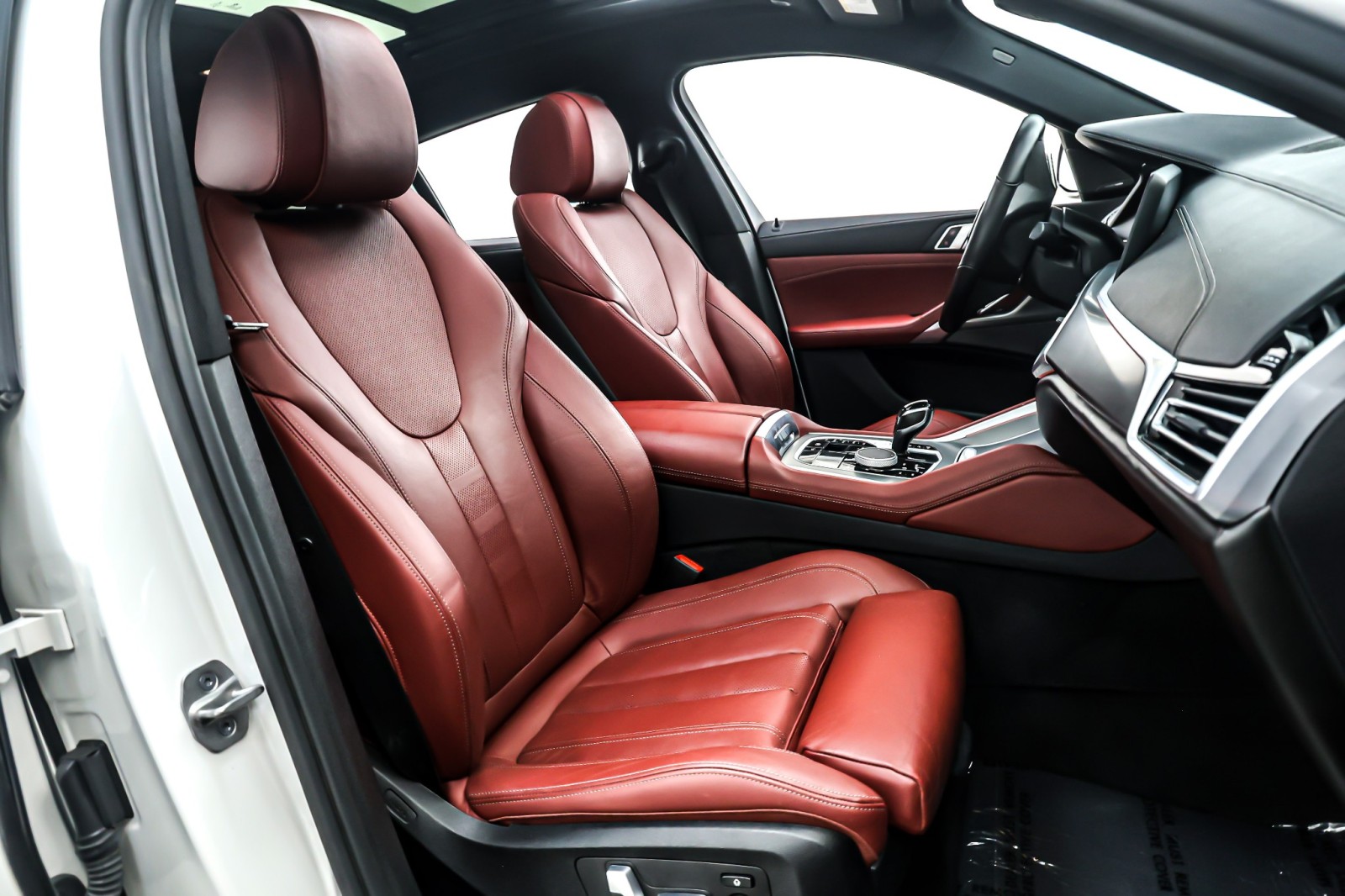 Used 2021 Mineral White Metallic BMW xDrive40i Sports Activity Coupe image 7