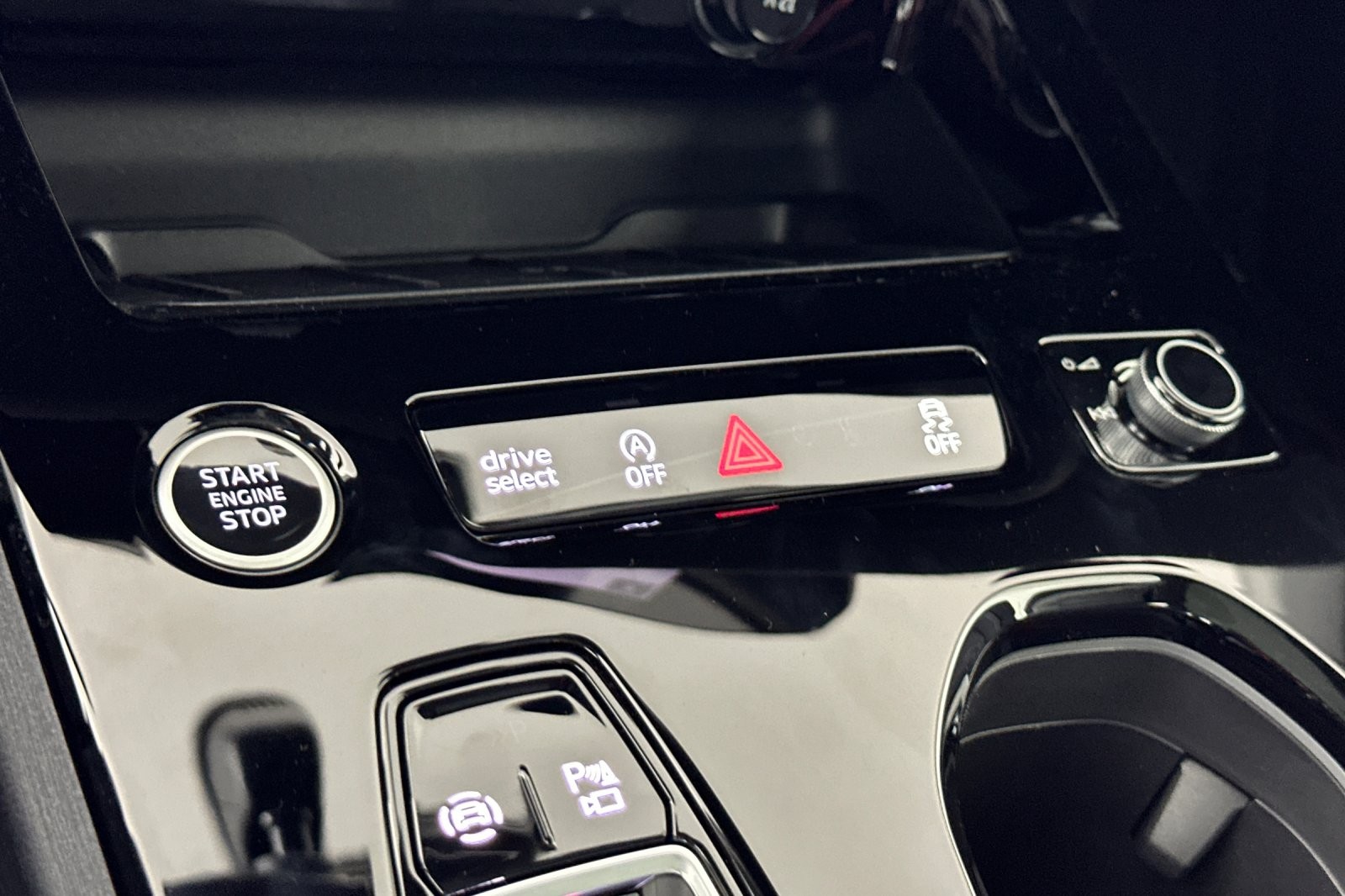 New 2025 Glacier White Metallic Audi Premium Plus 2.0 TFSI quattro image 19