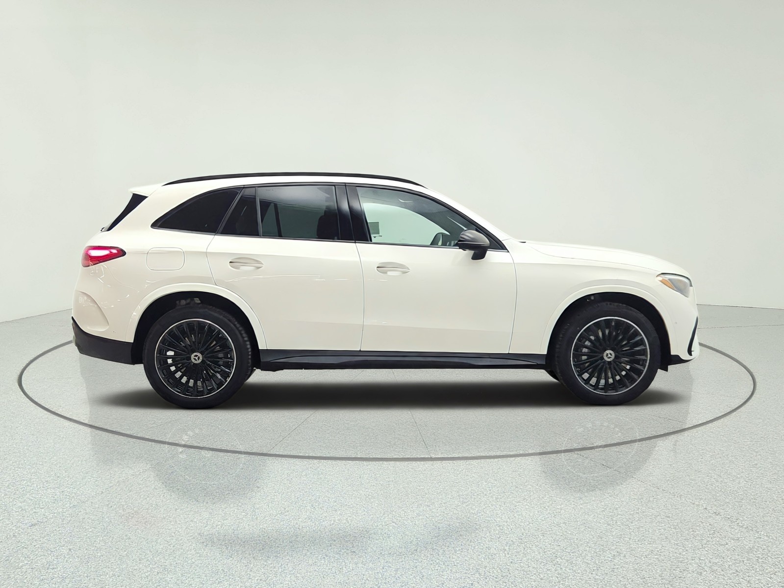 New 2027 Polar White Mercedes-Benz GLC 300 SUV image 4