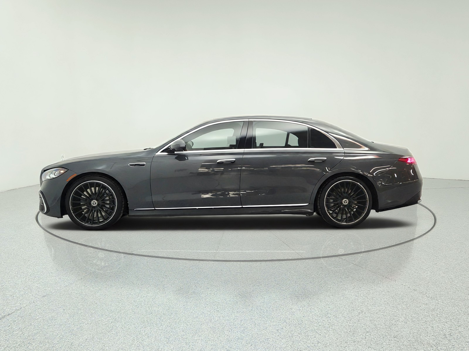 New 2027 MANUFAKTUR Silicon Grey Mercedes-Benz S 580 4MATIC® Sedan image 8