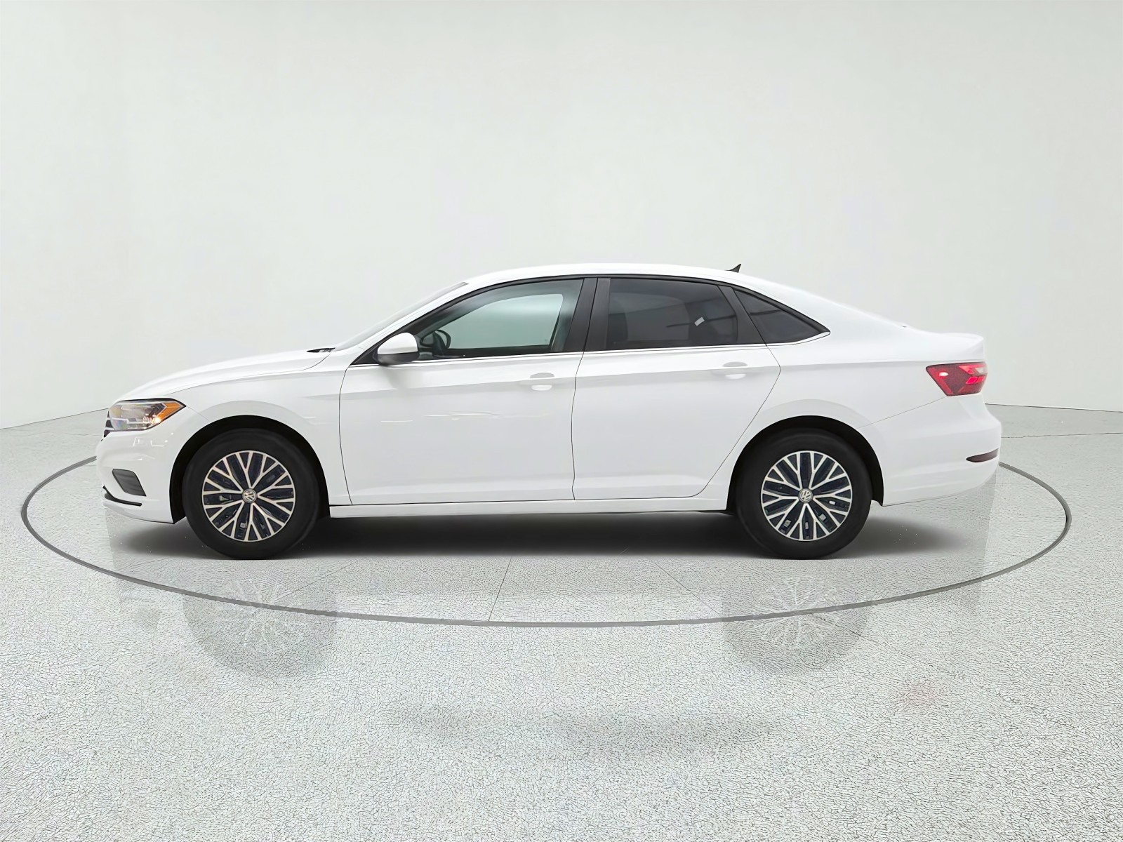 Used 2021 Pure White Volkswagen R-Line Auto image 8