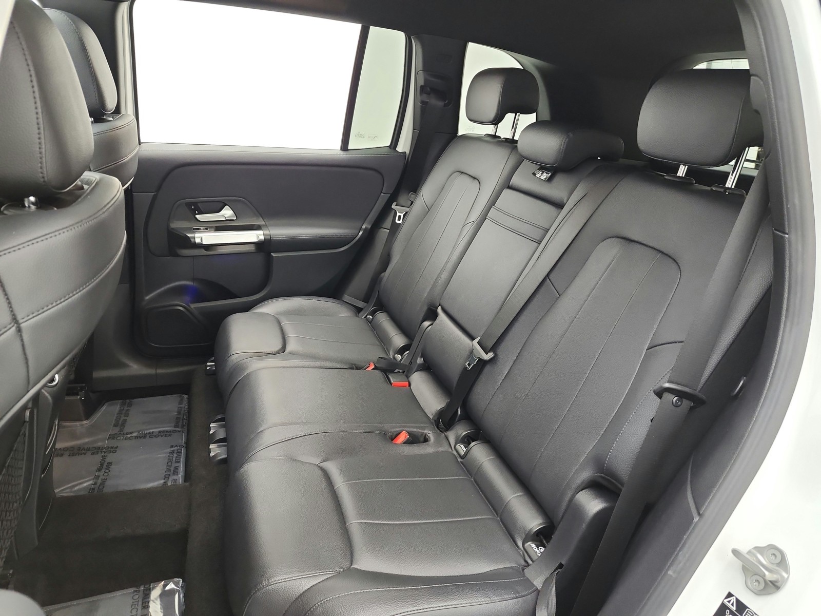 Used 2021 Polar White Mercedes-Benz GLB 250 4MATIC® SUV image 16